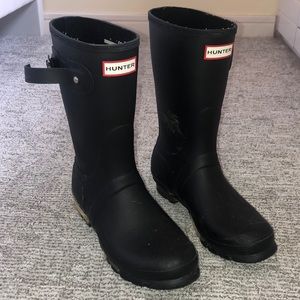 Black mid-range hunter boots!